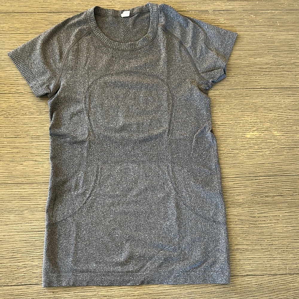 lululemon athletica Gray Short Sleeve Tee